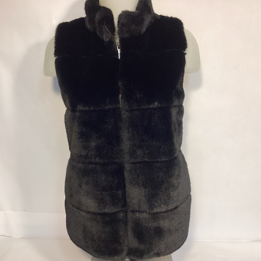 Chico’s faux fur zip up vest size 0